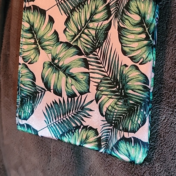 Ipsy Makeup Pouch Leaf Design - Picture 3 of 3